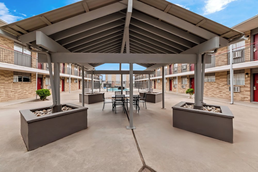 Red Roof Inn Del Rio - photo 33