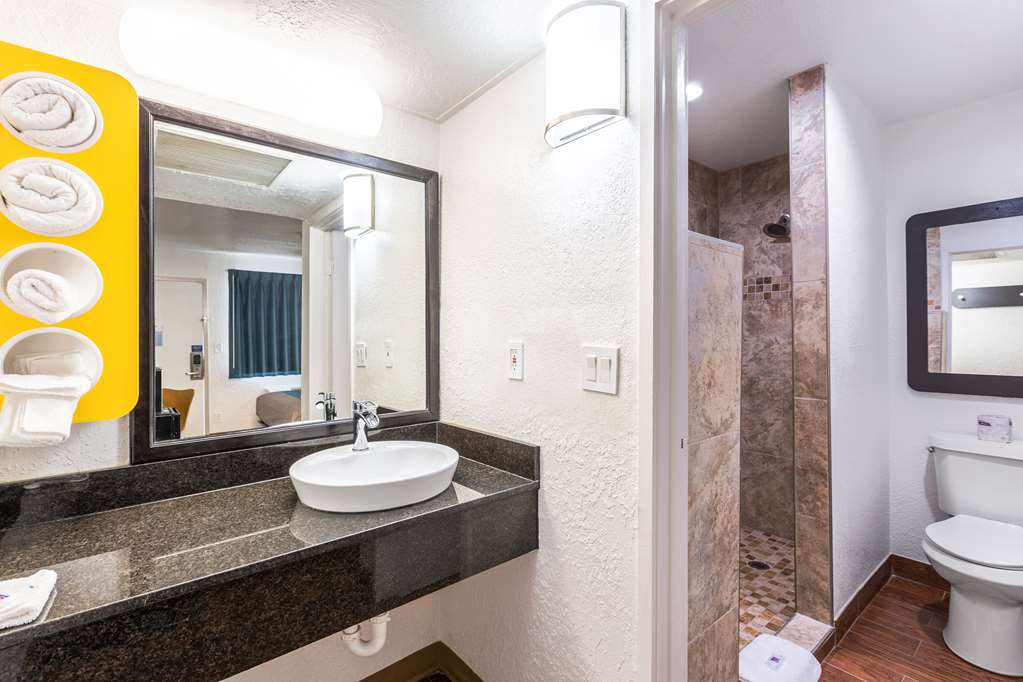Motel 6 Valdosta GA University - photo 23