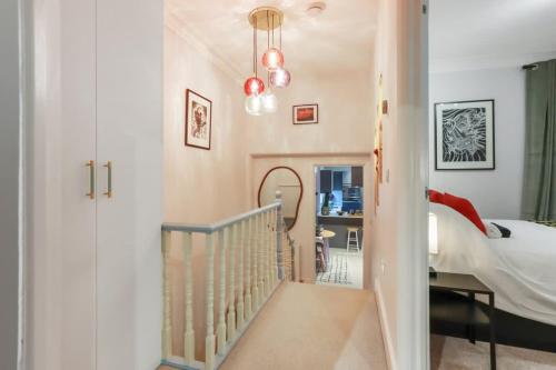 Modern Double bedroom in city apartment room 2 — 4-Star Luxury Hotel in London, United Kingdom