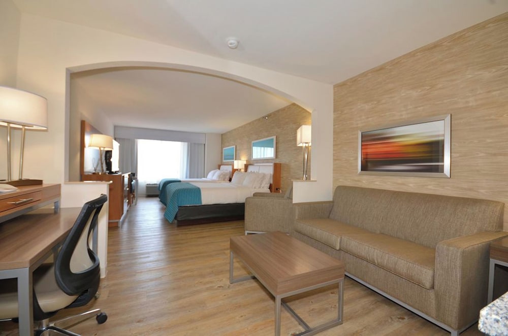 Holiday Inn Express & Suites Farmington by IHG - photo 21