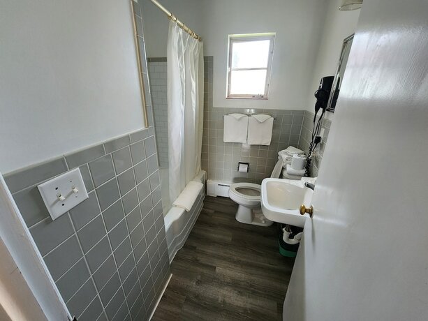 Riviera Motel Erie - photo 2