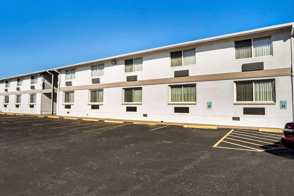 OYO Townhouse Dodge City KS - photo 17