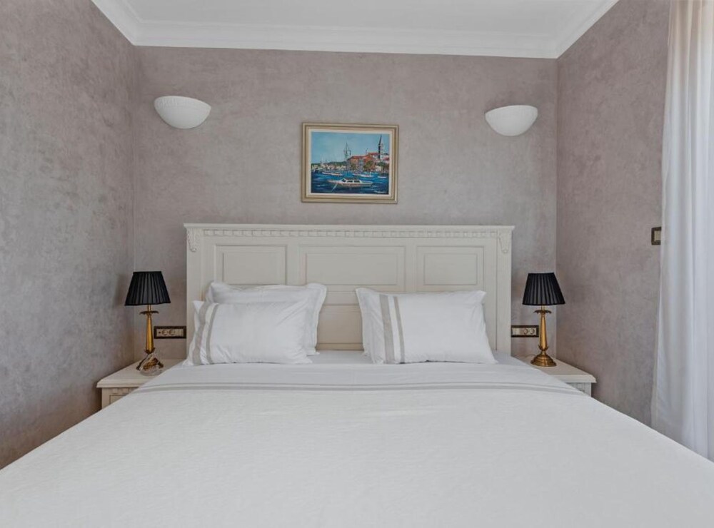 Villa Carolus Luxurious Dalmatia Villa — 4-Star Luxury Hotel in Vodice, Croatia