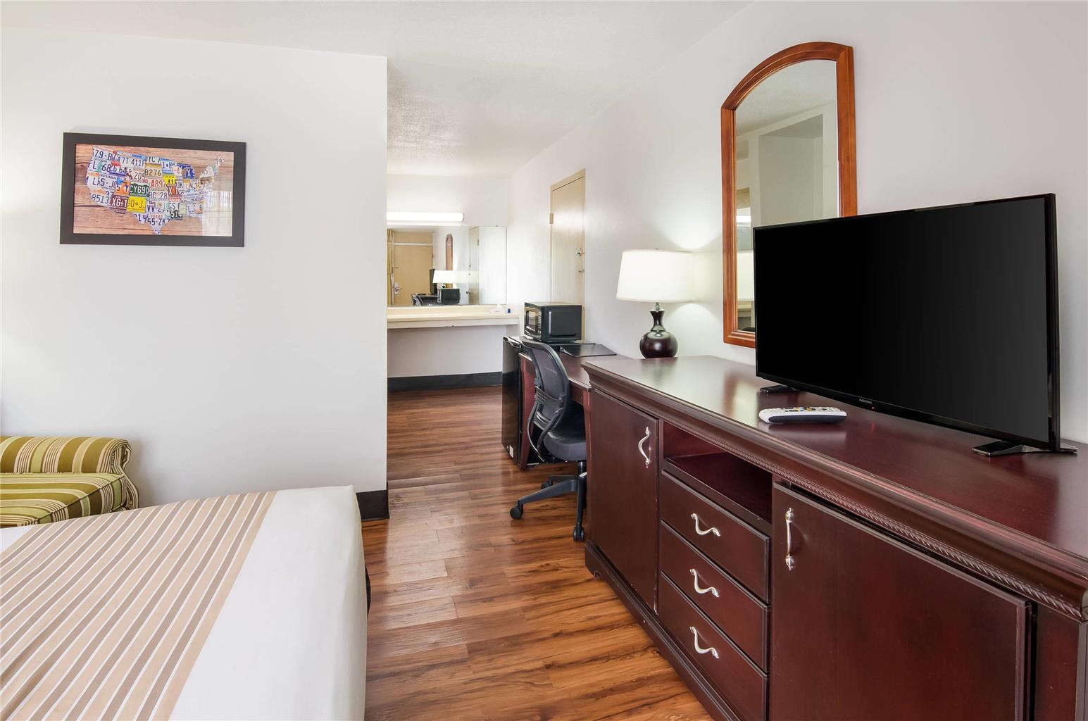 Econo Lodge Marion I 81 - photo 13