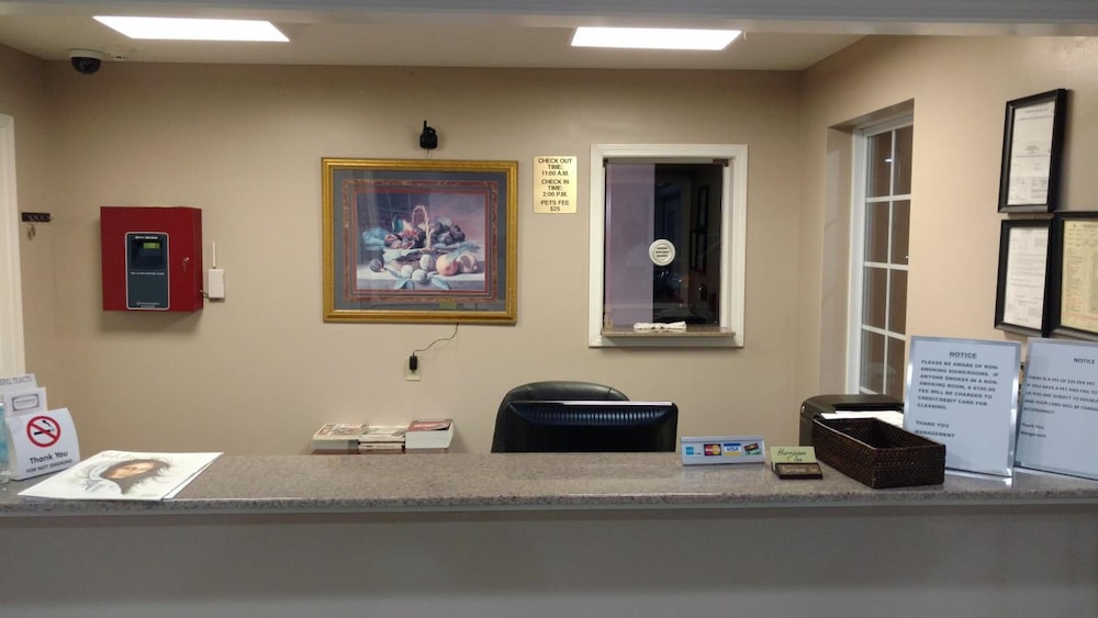 Hurricane Inn - photo 3