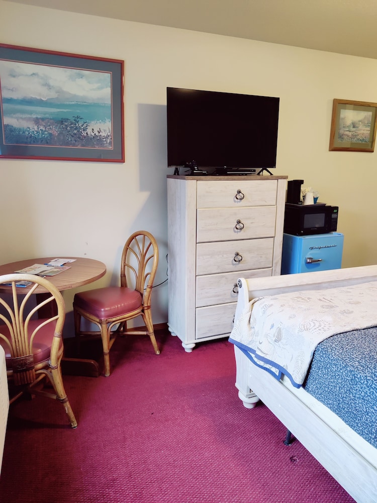 Hillcrest Inn - photo 30