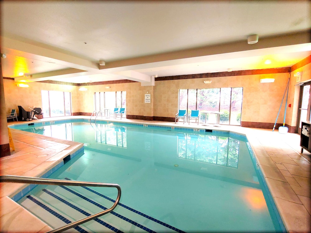 Holiday Inn Express & Suites Clear Spring by IHG - photo 20