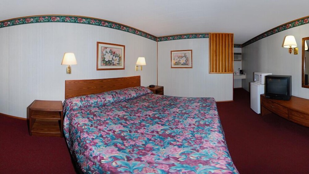 Econo Lodge Wall - photo 9