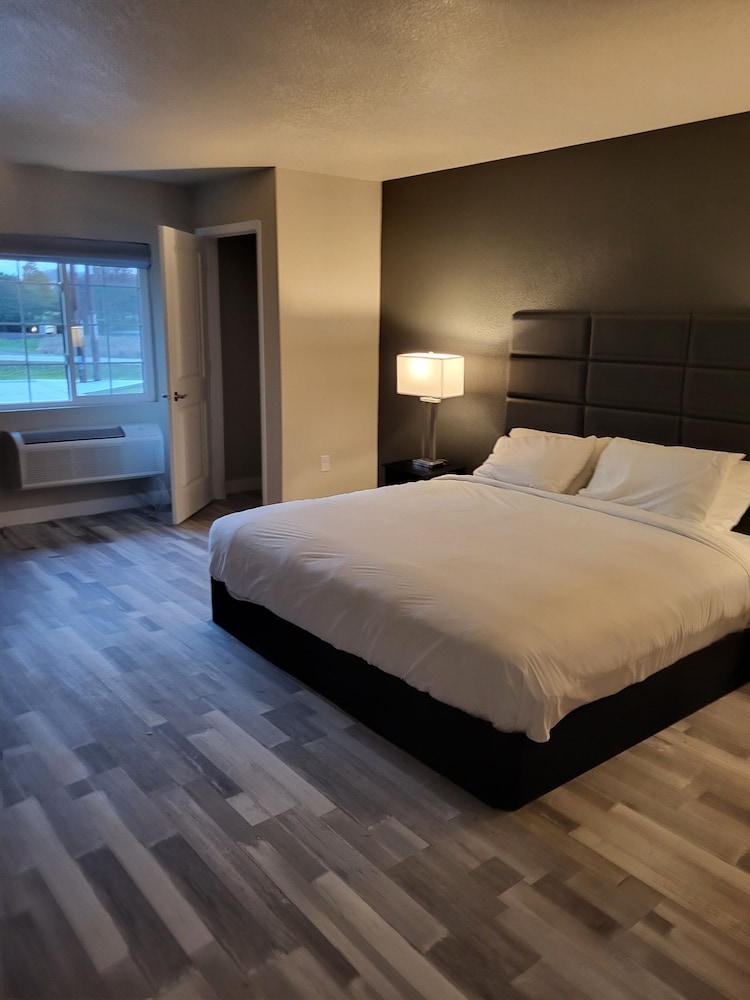 Americas Best Value Red Fox Inn And Suites - photo 5