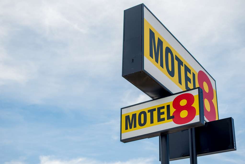 Motel 8 Rock Springs - photo 2