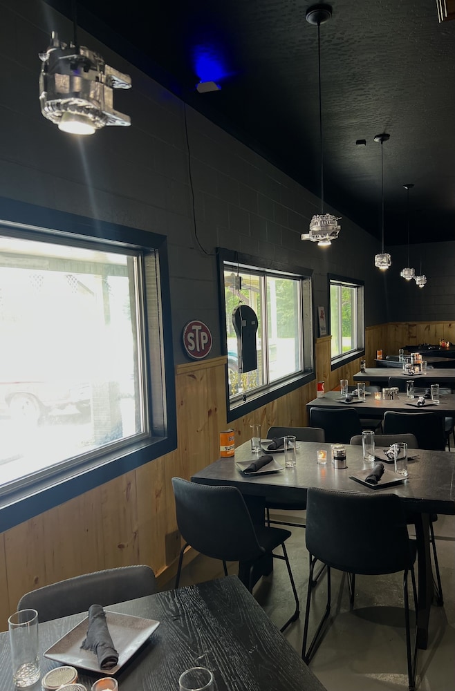Road House Hotel & RV Park - photo 15