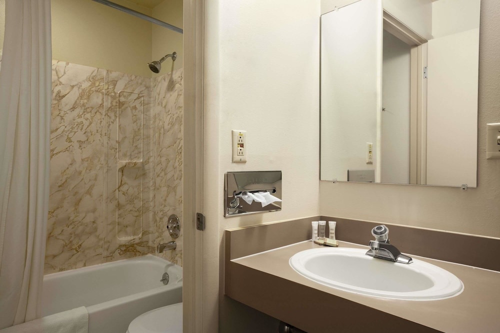 Super 8 by Wyndham Idaho Falls - photo 29