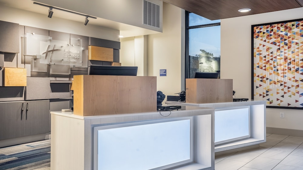 Holiday Inn Express and Suites Platteville by IHG - photo 35