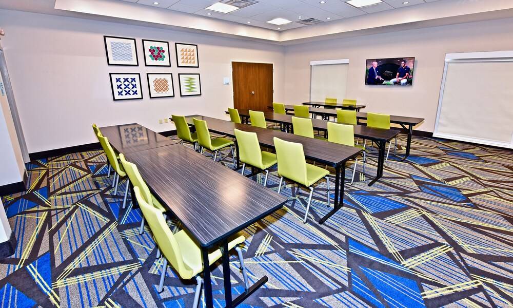 Holiday Inn Express & Suites Perryville by IHG - photo 47