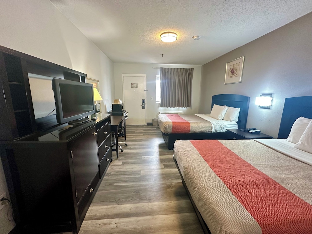 Red Carpet Inn Norwalk - photo 9