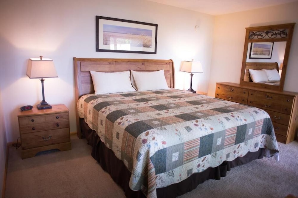 M 22 Inn Suttons Bay - photo 23