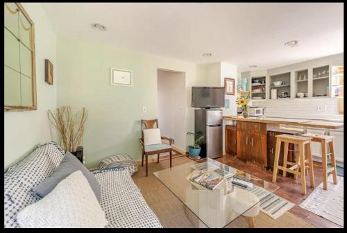 2 bedroom Apt — 4-Star Luxury Hotel in Kingston, United States