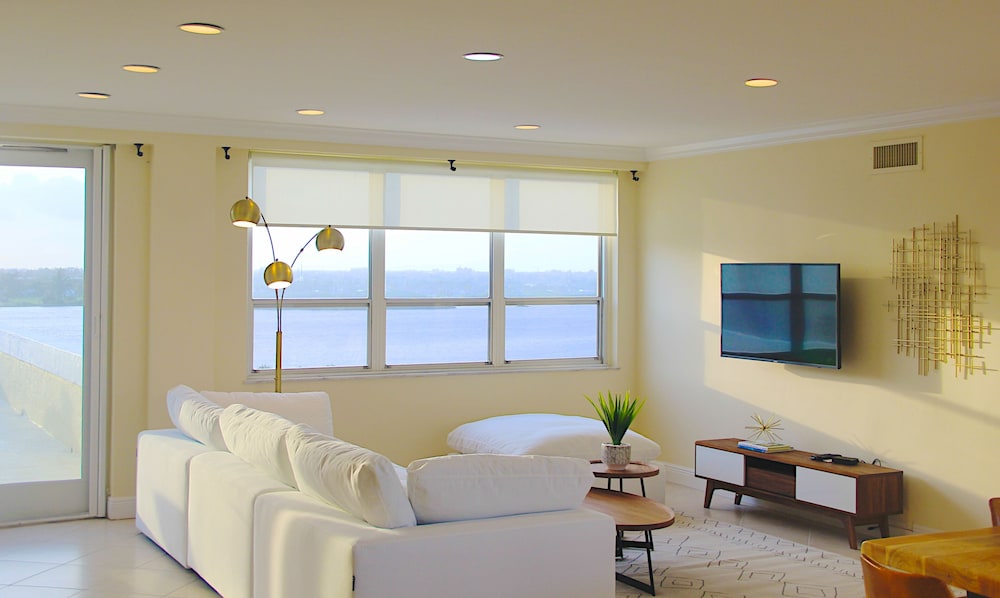The Ambassador Palm Beach Hotel & Residences - photo 14