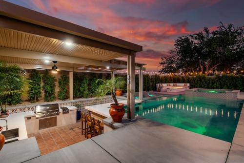 Hacienda San Miguel Pool And Spa With Outdoor Kitchen in Indio, United States