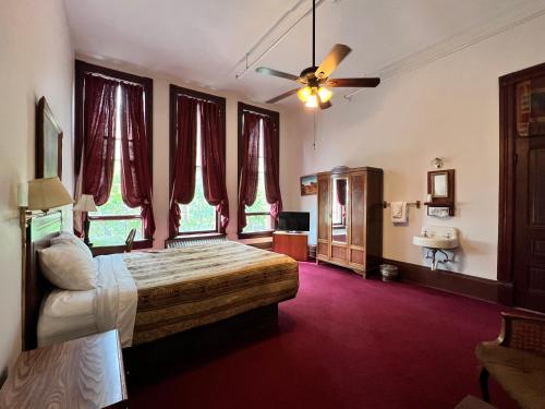 The Monarch Hotel - photo 28