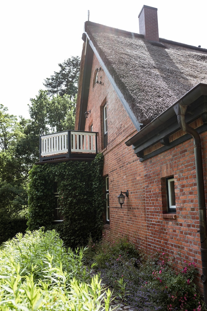 Wunderschönes Landhaus — 4-Star Luxury Hotel in Dassendorf, Germany