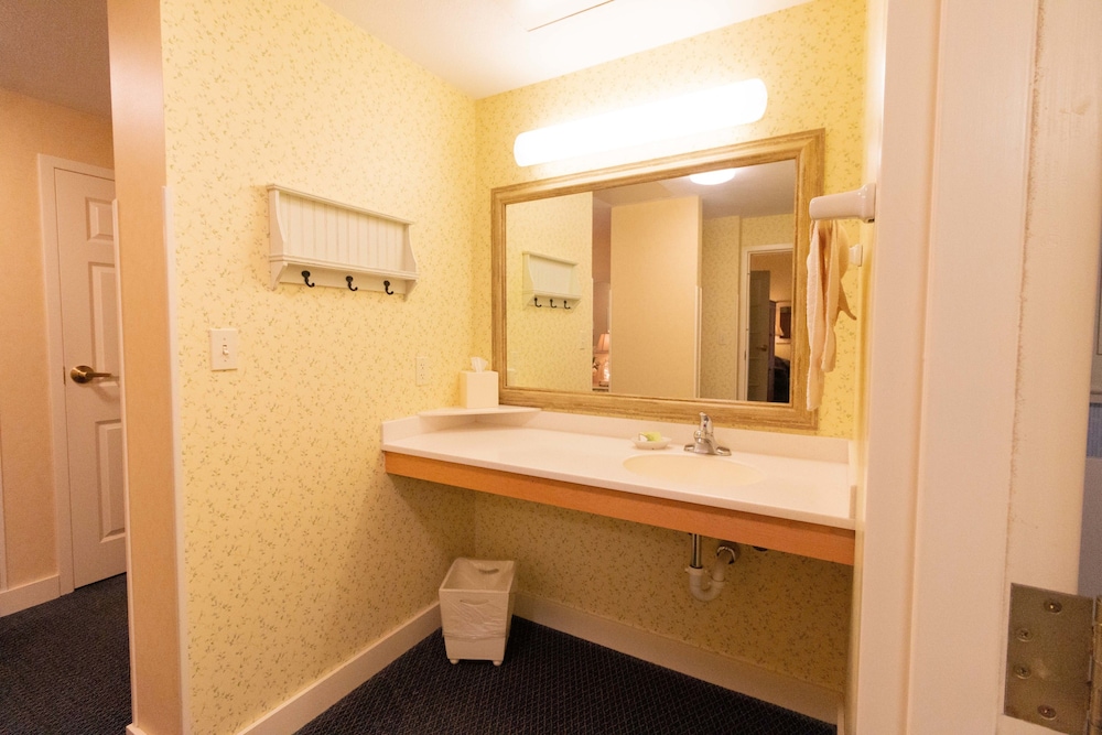 Essenhaus Inn & Conference Center - photo 26