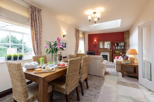 Ann's Cottage Mews — 4-Star Luxury Hotel in Whitby, United Kingdom