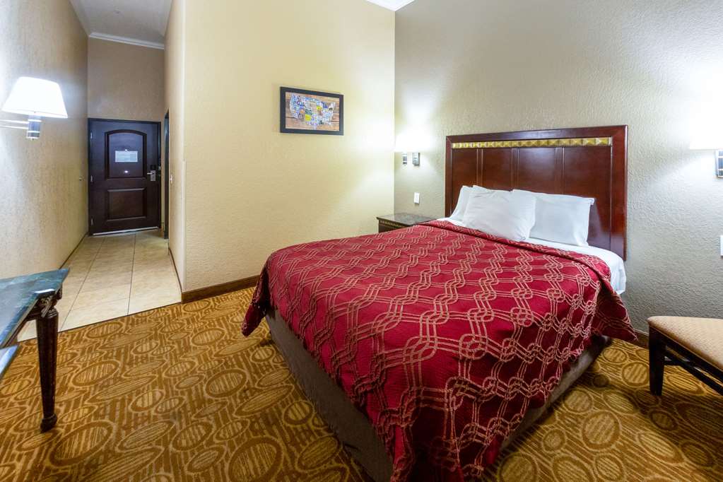 Econo Lodge Inn & Suites Fallbrook Downtown - photo 9