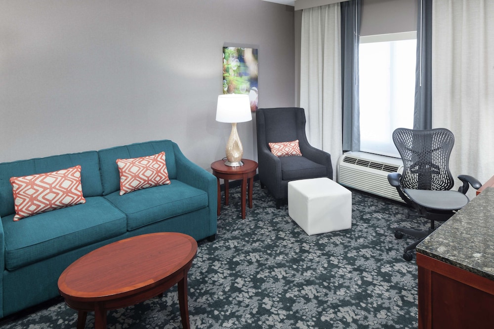 Hilton Garden Inn Lake Forest Mettawa - photo 13