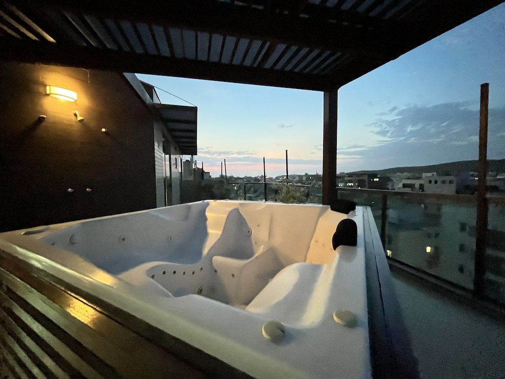 Cobertura Luxo com Jacuzzi — 4-Star Luxury Hotel in Cabo Frio, Brasil