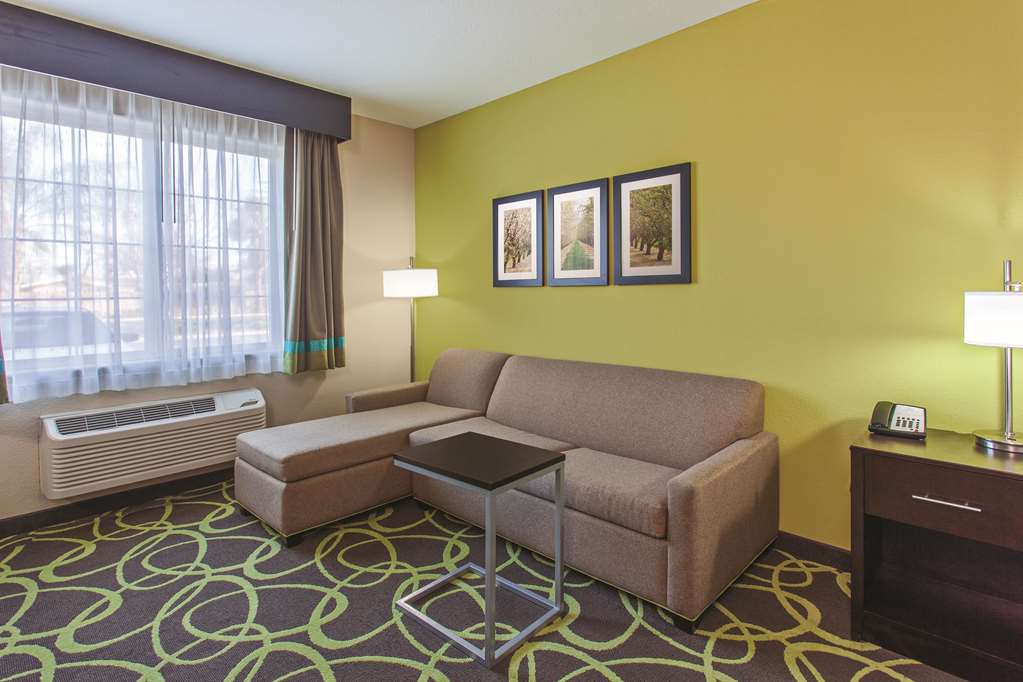 La Quinta Inn & Suites by Wyndham Los Banos - photo 15