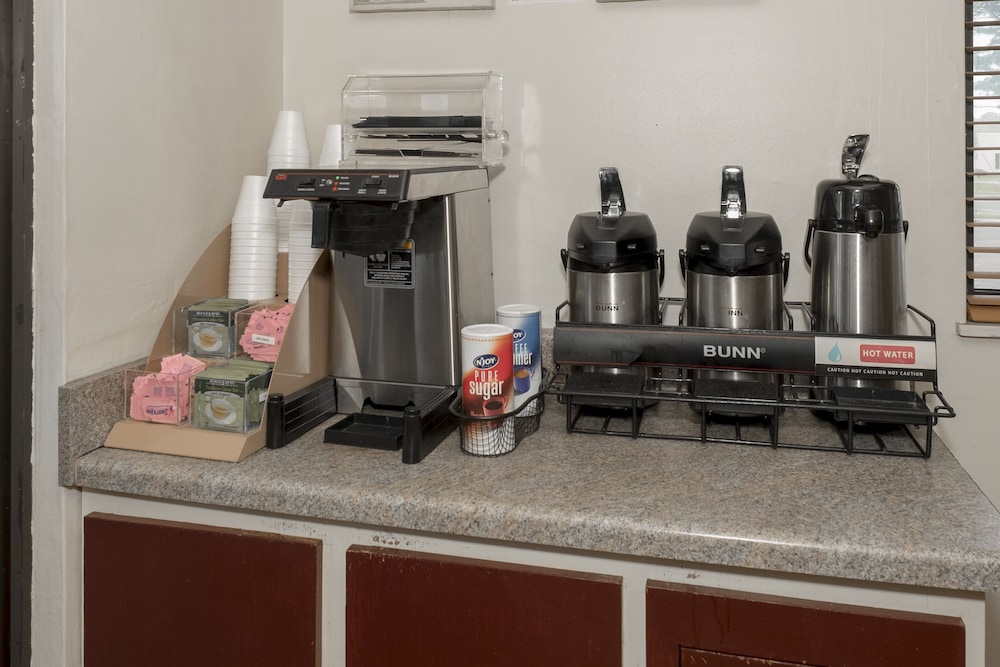 Red Roof Inn Jackson Downtown Fairgrounds - photo 3