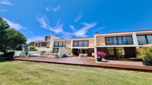 Vila Mitri Monte laguna CleverDetails 5 bedroom villa sleeps 8 adults 2 children — 4-Star Luxury Hotel in Vilamoura, Portugal
