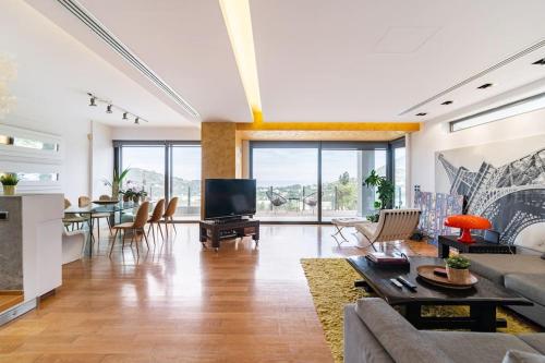 Magnificent Deluxe Villa Lagonisi Athens Riviera — 4-Star Luxury Hotel in Ayios Nikolaos, Greece
