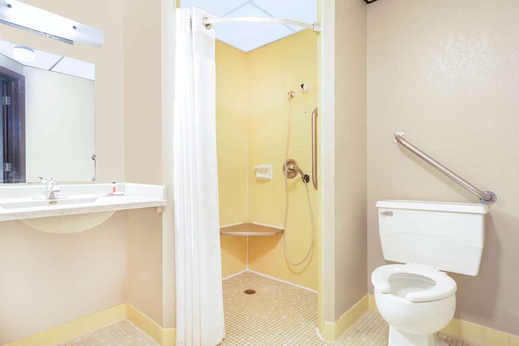 Super 8 by Wyndham Glenwood - photo 9