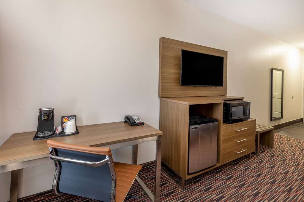 La Quinta Inn & Suites by Wyndham Wichita Falls MSU Area - photo 30