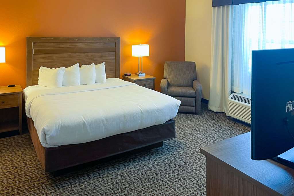 MainStay Suites Watford City Event Center - photo 14