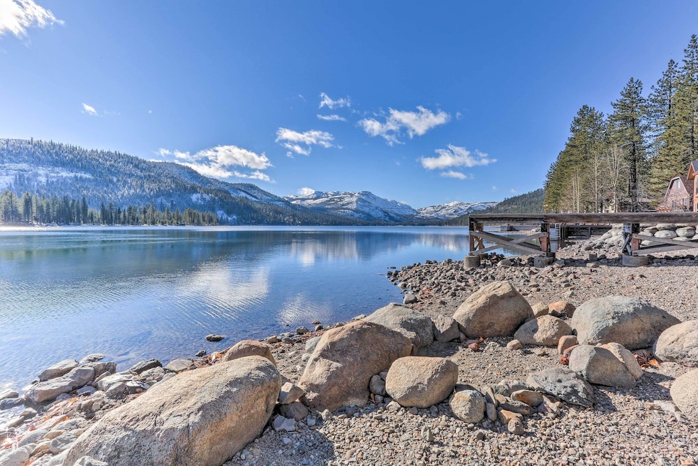 Cabin Less Than 2 Mi to Tahoe Donner Downhill Ski Resort - photo 2