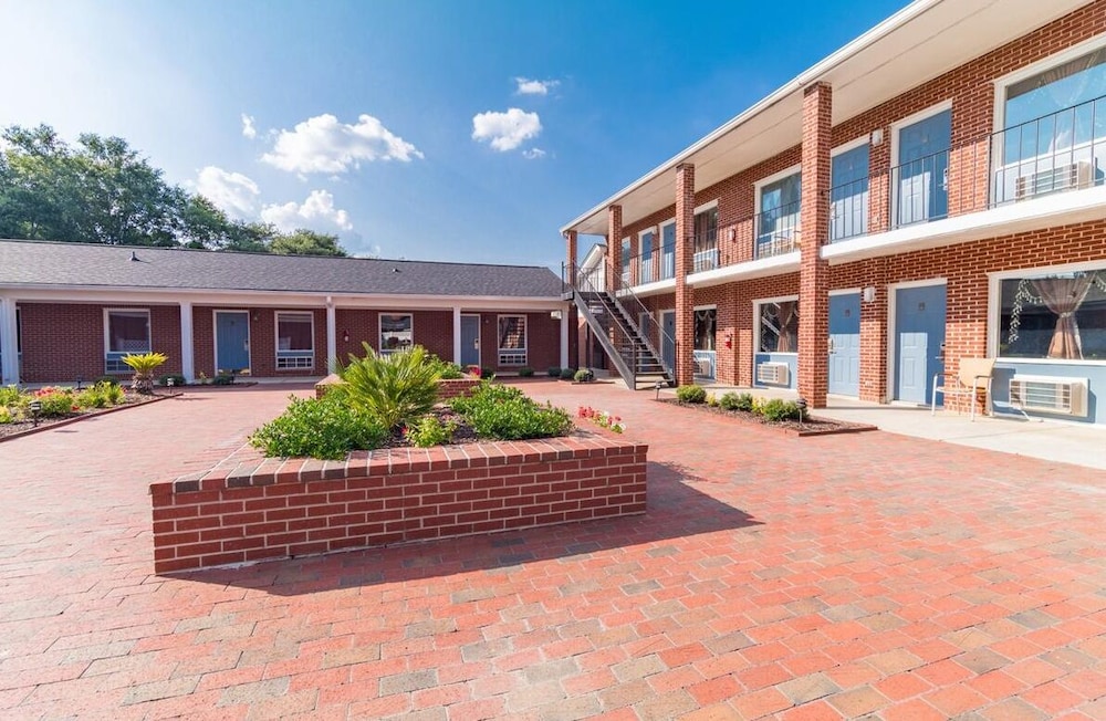 Winton Inn & Suites - photo 23