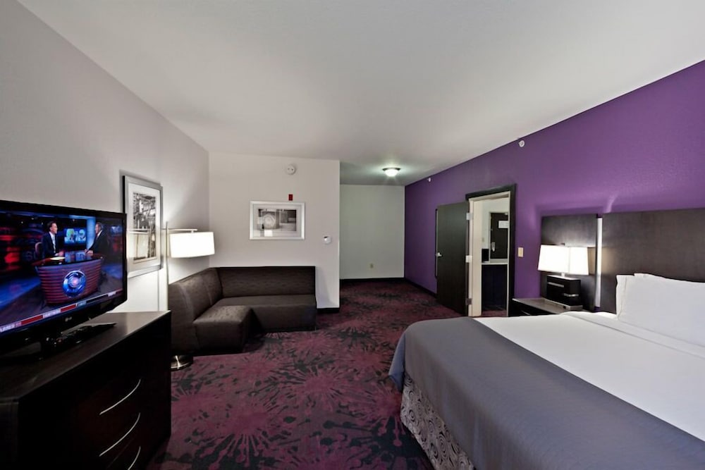 Holiday Inn Express Hotels & Suites Columbus Polaris Parkway by IHG - photo 16