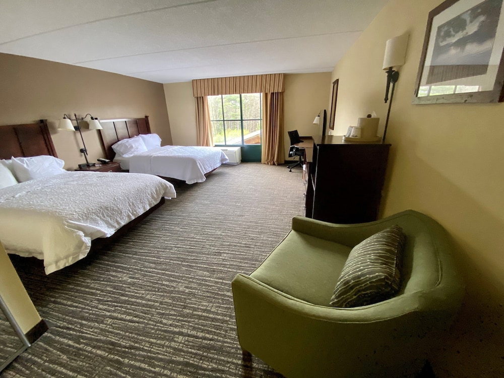 Hampton Inn & Suites Lake George - photo 11