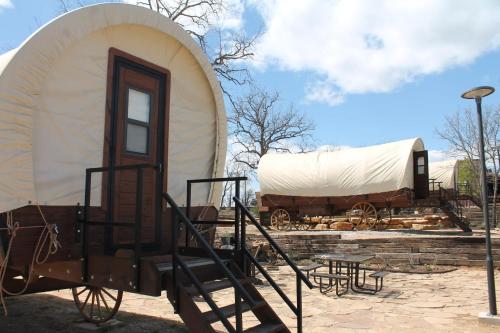 Modern Rustic Retreat West Wagon with Breathtaking Views — hotel in Runaway Bay