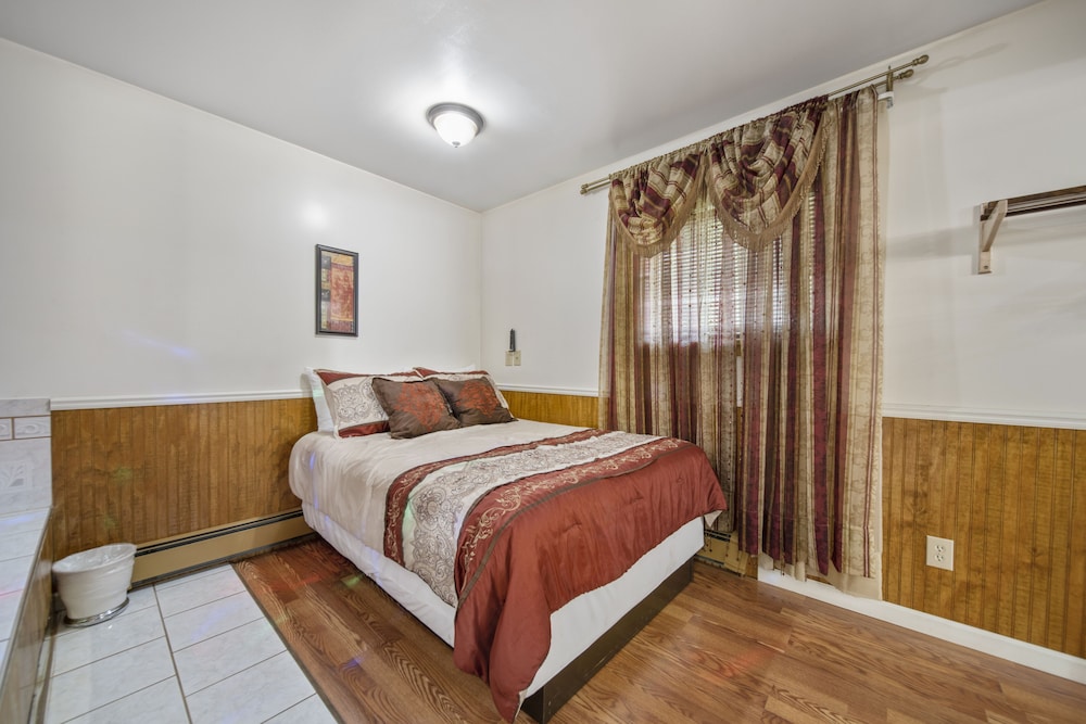Kingsway Inn - photo 4