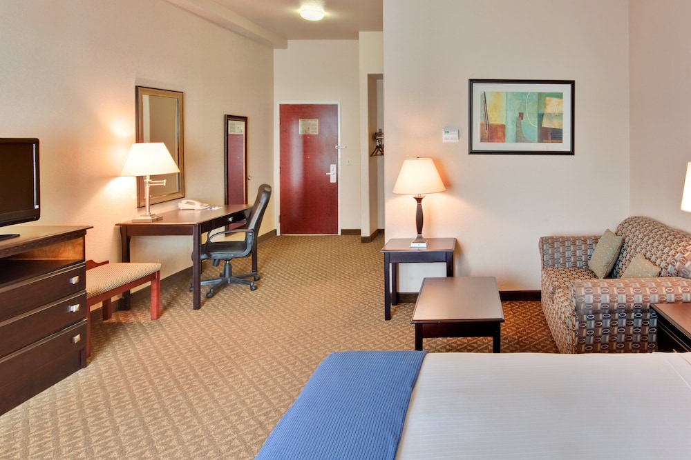 Holiday Inn Express Delano by IHG - photo 8