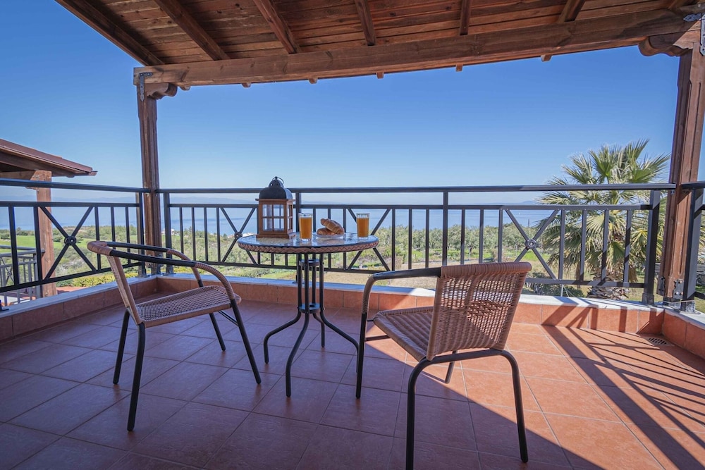 Eternal View Villa by RentalsPro Ηanioti Halkidiki — 4-Star Luxury Hotel in Kassandreia, Greece