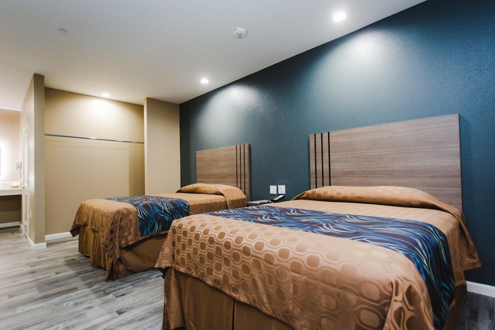 Budget Host Inn and Suites - photo 15
