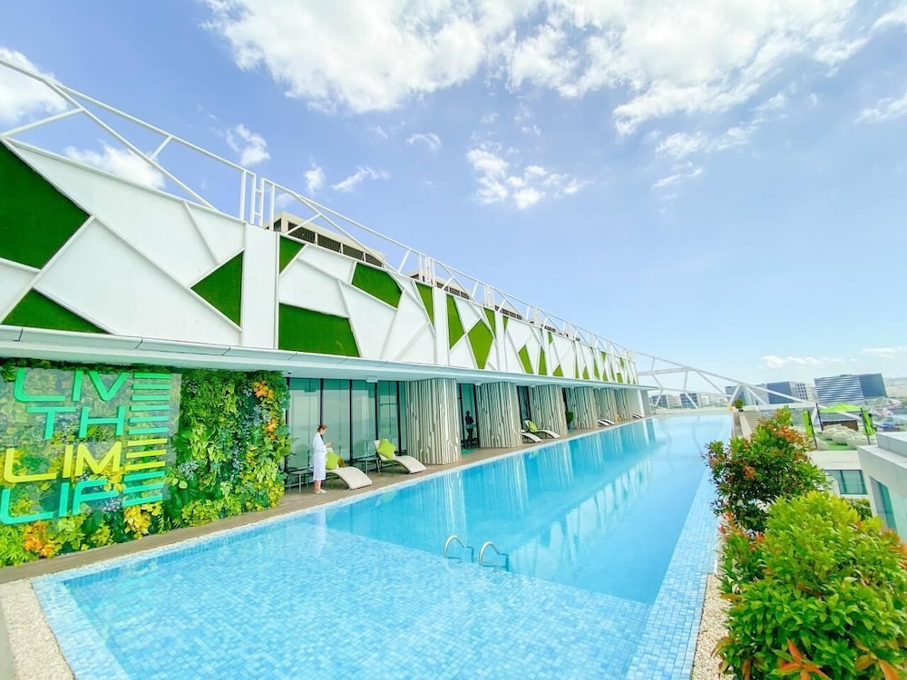 Lime Resort Manila in Pasay, Philippines
