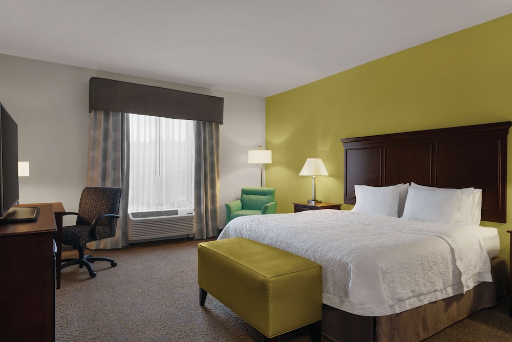 Hampton Inn & Suites Mishawaka South Bend at Heritage Square - photo 23