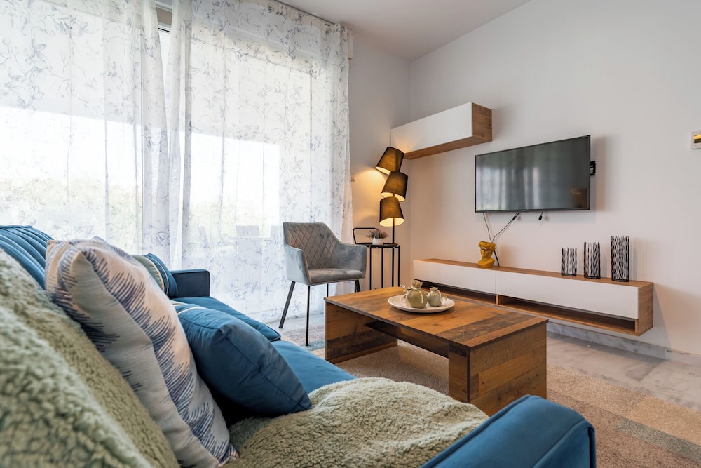 Starlet 1 BR Apt. & Pool in Larnaca — 4-Star Luxury Hotel in Larnaca, Cyprus