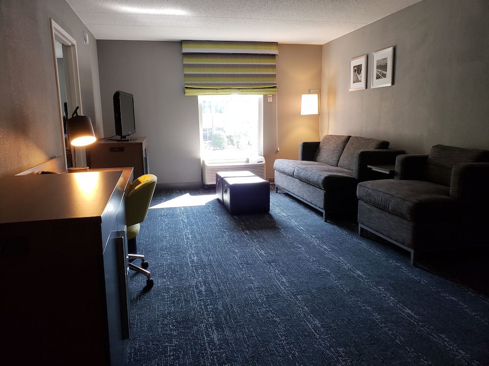 Hampton Inn & Suites Newtown - photo 37